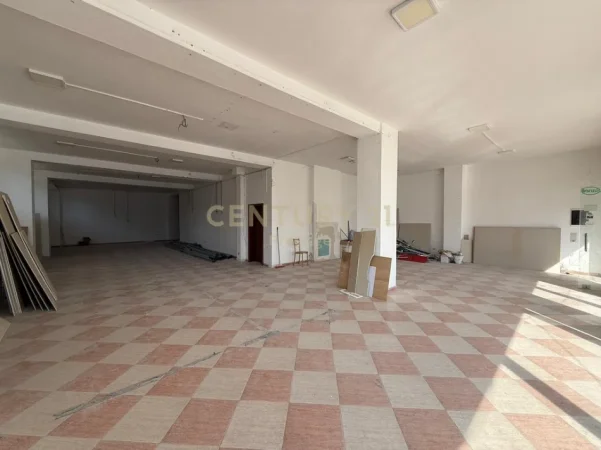 Tirane, jepet me qera ambjent biznesi Kati 1, 300 m² 2.000 € (Brryli)
