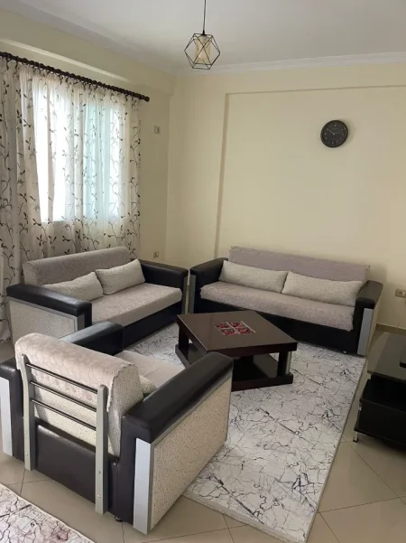 Tirane, jepet me qera apartament 2+1 Kati 2, 118 m² 420 € (astir)