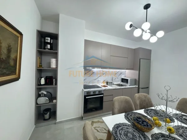 Tirane, jepet me qera apartament 1+1+Ballkon Kati 4, 80 m² 650 € (Zogu i Zi)