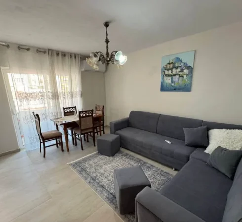 Tirane, jepet me qera apartament 2+1+Aneks+Ballkon Kati 4, 110 m² 600 € (Rruga Fortuzi)