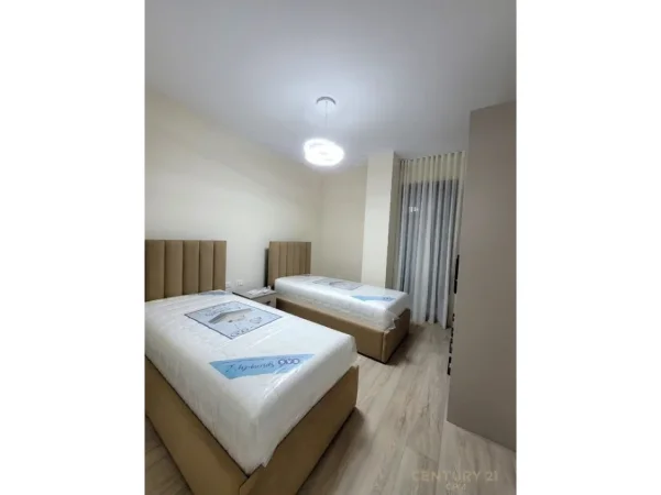 Tirane, jepet me qera apartament 2+1 Kati 1, 120 m² 1.200 € (Liqeni i Thate)