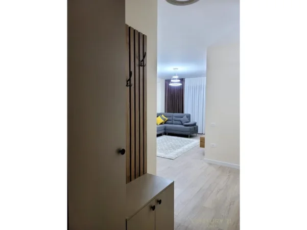 Tirane, jepet me qera apartament 2+1 Kati 1, 120 m² 1.200 € (Liqeni i Thate)
