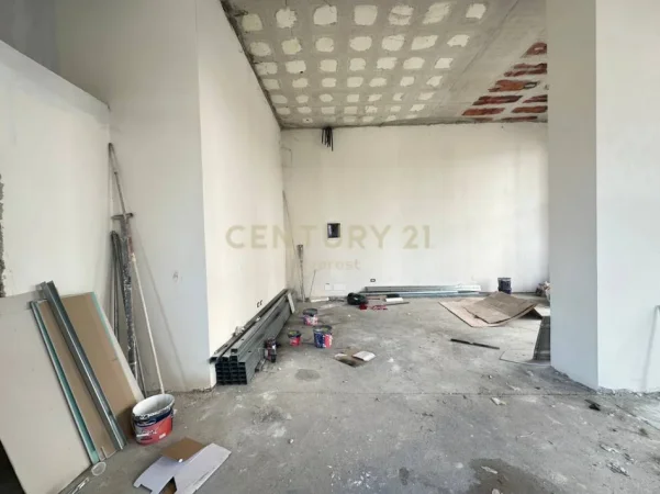 Tirane, jepet me qera ambjent biznesi Kati 0, 138 m² 3.650 € (Liqeni i Thate)