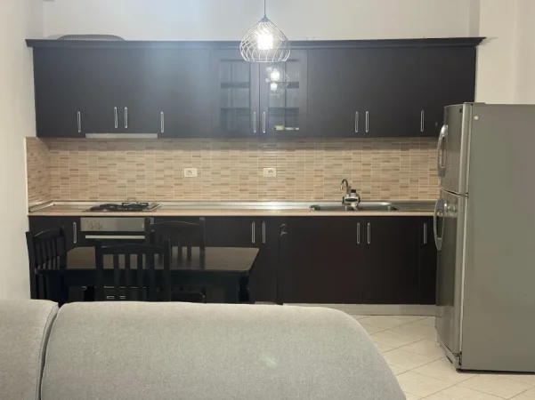 Tirane, jepet me qera nga Pronari, pa-komision apartament 2+1+Ballkon Kati 8, 105 m² 500 € (Besim Alla)