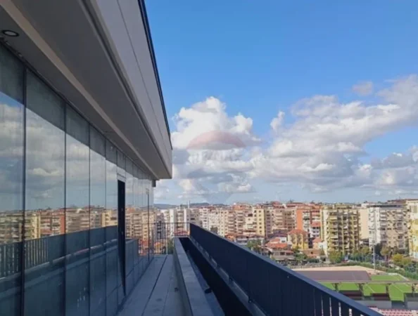 Tirane, jepet me qera pa-komision Apartament 2+1+Ballkon+ 2 tualete, Parkim dhe administrim i perfshire,Kati 11, 111 m²  1.800 € (Rezidenca Lake View)
