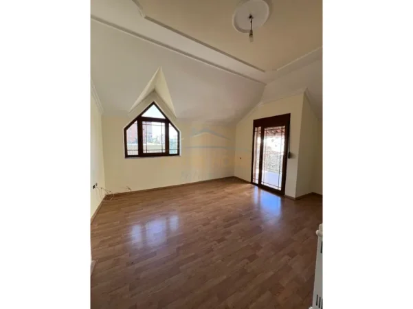 Tirane, jepet me qera Duplex per Zyra, Kati 3 dhe 4,  98 m² 1.000 € (Blloku)