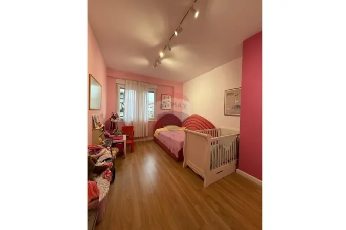 Tirane, shitet apartament , 106 m² 330.000 € (Rruga e Barrikadave, Tiranë)