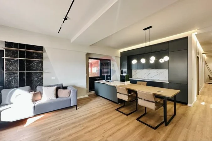 Tirane, shitet apartament , 168 m² 485.000 € (Rr.Kavajes)