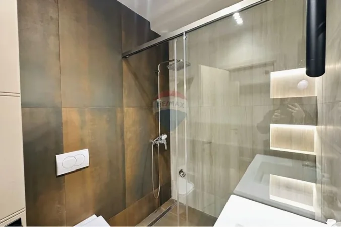 Tirane, shitet apartament , 168 m² 485.000 € (Rr.Kavajes)