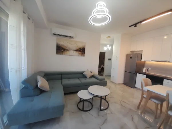 Tirane, jepet me qera apartament 1+1+2 Ballkone, Kati 9, 68 m² 550 € (Kompleksi Golden Park, Përball Spitalit Amerikan 3, Tiranë)