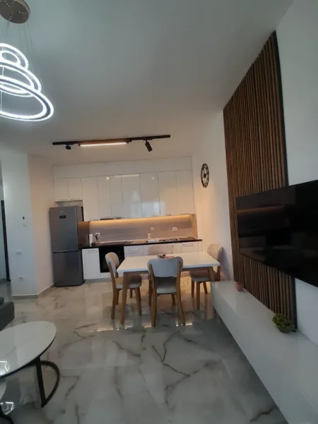 Tirane, jepet me qera apartament 1+1+2 Ballkone, Kati 9, 68 m² 550 € (Kompleksi Golden Park, Përball Spitalit Amerikan 3, Tiranë)