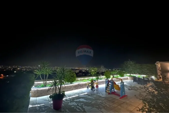 Tirane, shitet apartament , 118 m² 185.000 € (Fresk)