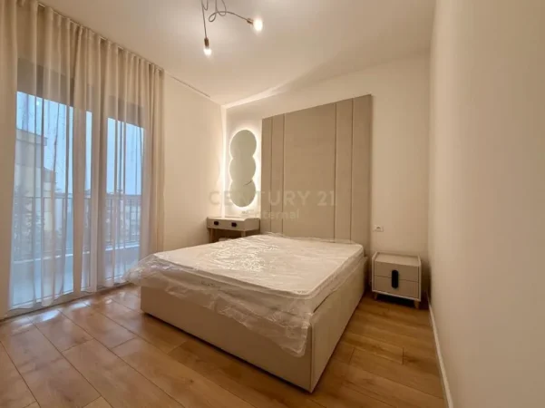 Tirane, jepet me qera apartament 1+1+Ballkon Kati 7, 80 m² 850 € (komuna e parisit)