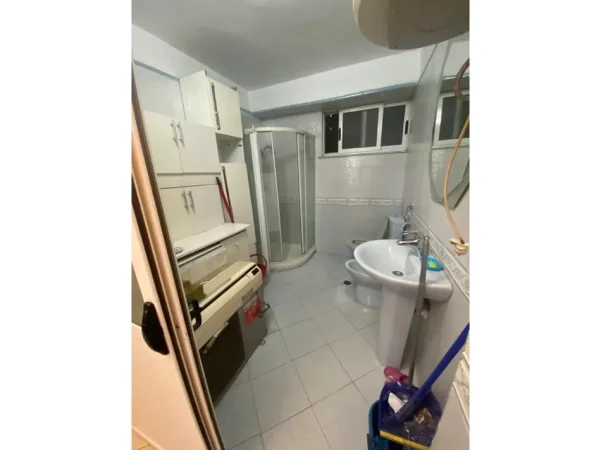 Tirane, jepet me qera apartament 3+1+Ballkon Kati 2, 100 m² 600 € (tirana e re , rruga sami frasheri)