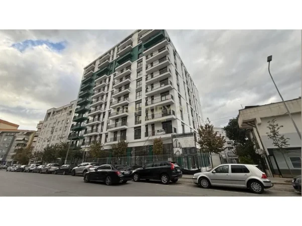 Tirane, jepet me qera apartament 1+1 Kati 7, 80 m² 850 € (Komuna e Parisit)