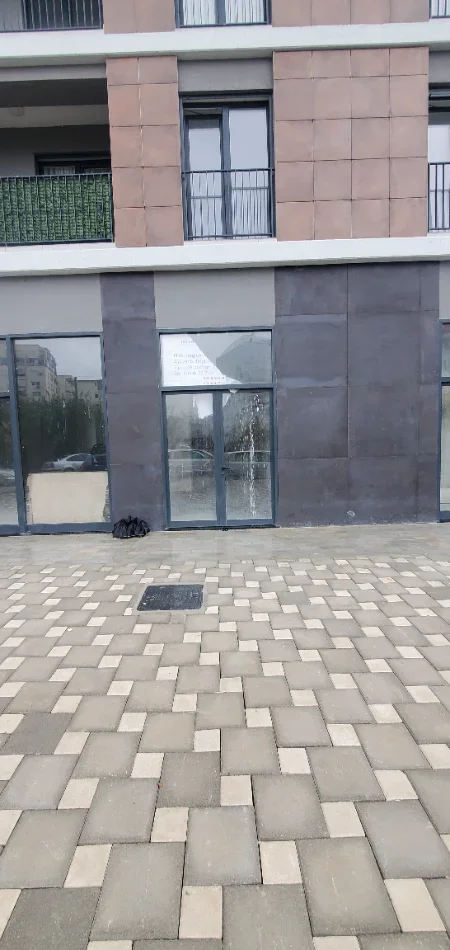 Tirane, jepet me qera dyqan Kati 0, 32 m² 500 € 