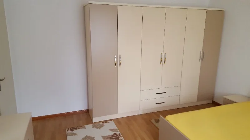 Tirane, jepet me qera apartament 2+1+Ballkon Kati 5, 90 m² 400 € (Qesarake. Rruga e Dajtit)