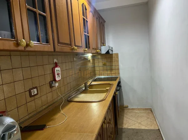 Tirane, shitet apartament 2+1 Kati 5, 59 m² 70.000 € (Kombinat)