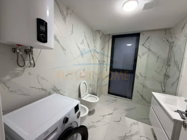 Tirane, jepet me qera apartament 2+1+Ballkon Kati 4, 117 m² 700 € (ish Dogana)