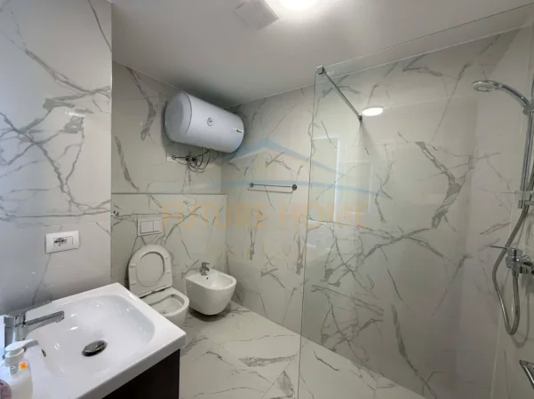 Tirane, jepet me qera apartament 2+1+Ballkon Kati 4, 117 m² 700 € (ish Dogana)