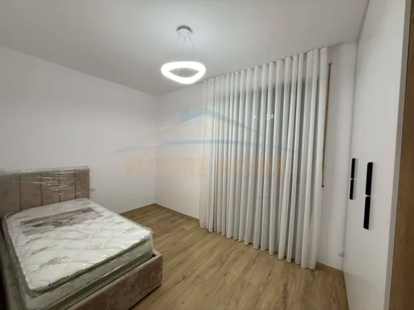 Tirane, jepet me qera apartament 2+1+Ballkon Kati 4, 117 m² 700 € (ish Dogana)