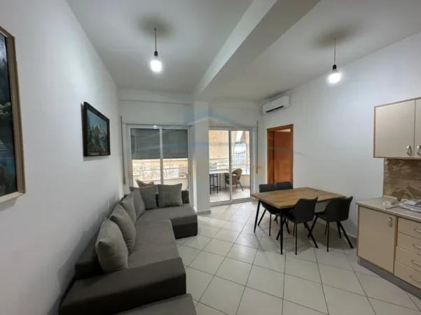Tirane, jepet me qera apartament 2+1+Ballkon Kati 4, 95 m² 750 € (Kopshti Zoologjik)