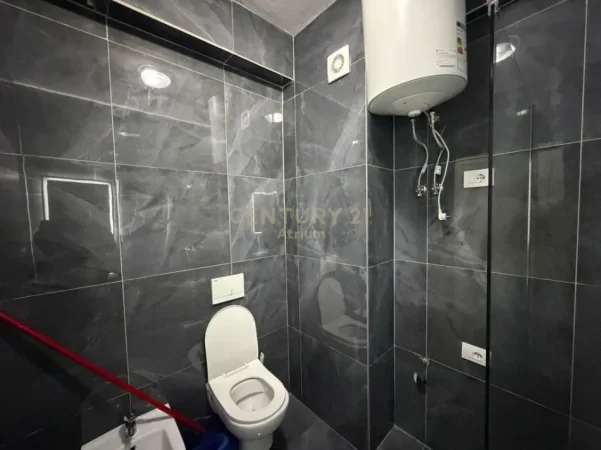 Tirane, jepet me qera apartament 1+1+Ballkon Kati 2, 70 m² 550 € (astiri urban gate)