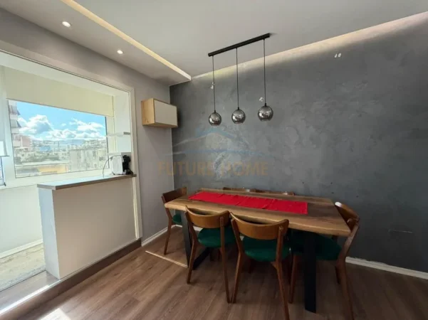 Tirane, jepet me qera apartament 2+1+Ballkon Kati 5, 75 m² 1.000 € (Sheshi Willson)