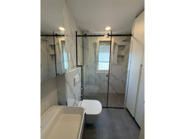 Tirane, jepet me qera apartament 2+1+Ballkon Kati 5, 75 m² 1.000 € (Sheshi Willson)