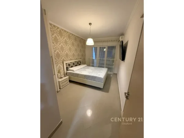 Tirane, jepet me qera apartament 2+1+Ballkon Kati 7, 80 m² 770 € (kompleksi magnet)