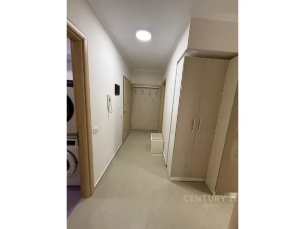 Tirane, jepet me qera apartament 2+1+Ballkon Kati 7, 80 m² 770 € (kompleksi magnet)