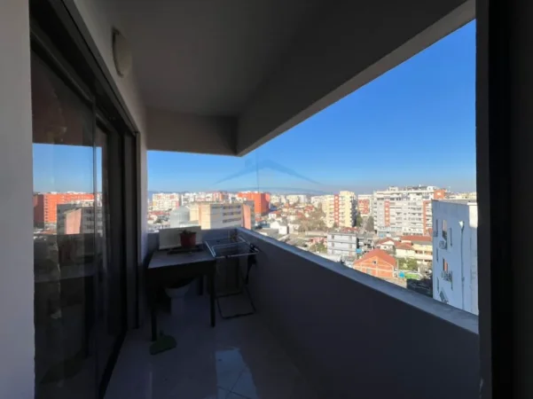 Tirane, jepet me qera apartament 2+1+Ballkon Kati 7, 95 m² 600 € (Unaza e Re)