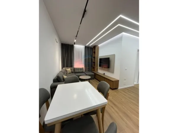 Tirane, jepet me qera apartament 2+1+Ballkon Kati 7, 85 m² 600 € (Ali Demi)