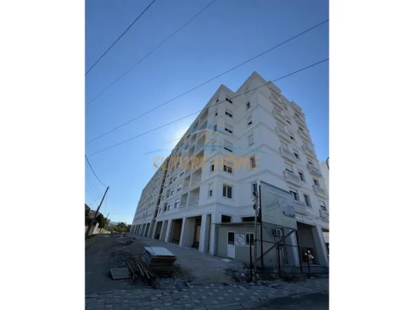 Tirane, shitet apartament 2+1+Ballkon Kati 6, 116 m² 100.000 € (Kamez)