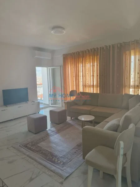 Tirane, jepet me qera apartament 1+1+Ballkon Kati 7, 70 m² 550 € (Rruga 5 Maji)