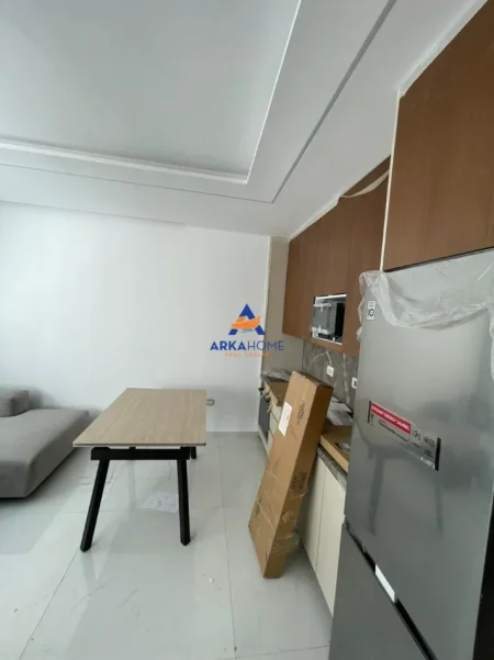 Tirane, jepet me qera apartament 1+1+Ballkon Kati 6, 65 m² 900 € 