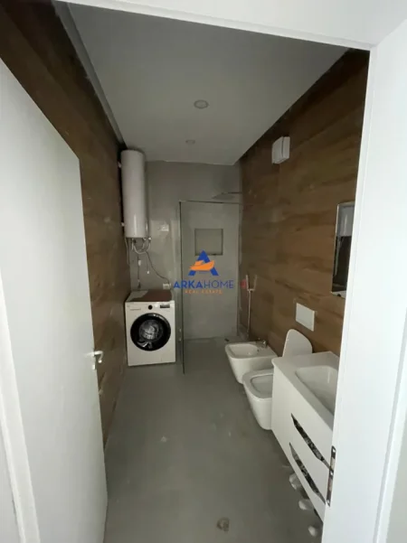 Tirane, jepet me qera apartament 1+1+Ballkon Kati 6, 65 m² 900 € 