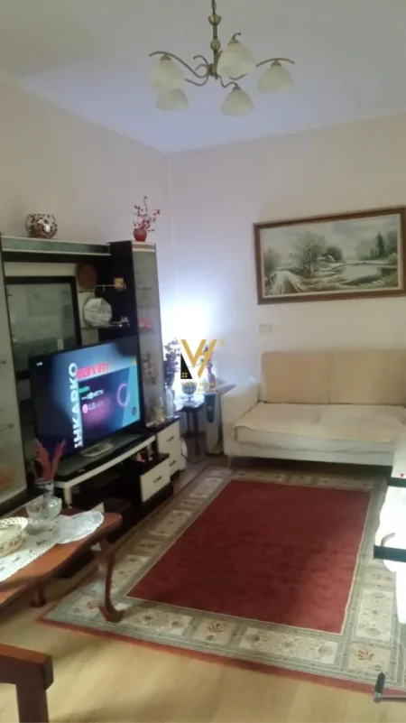 Tirane, jepet me qera apartament 1+1+Ballkon Kati 2, 70 m² 450 € (QYTET STUDENTI)