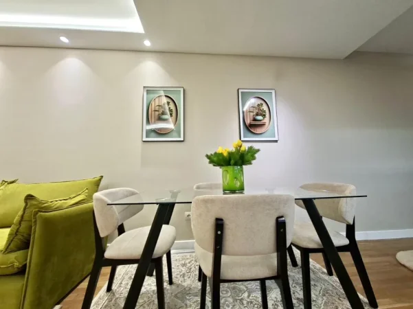 - Jepet Me Qira : Luxury Apt. 1+1+ & 1 Bllk  (📍Liqeni Artificial / Pavarotti  ) ✨️ Hera e parë me qera / 100% e re  🔥🔥  90,000 Lekë / Muaji 💶💶