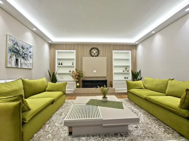 - Jepet Me Qira : Luxury Apt. 1+1+ & 1 Bllk  (📍Liqeni Artificial / Pavarotti  ) ✨️ Hera e parë me qera / 100% e re  🔥🔥  90,000 Lekë / Muaji 💶💶