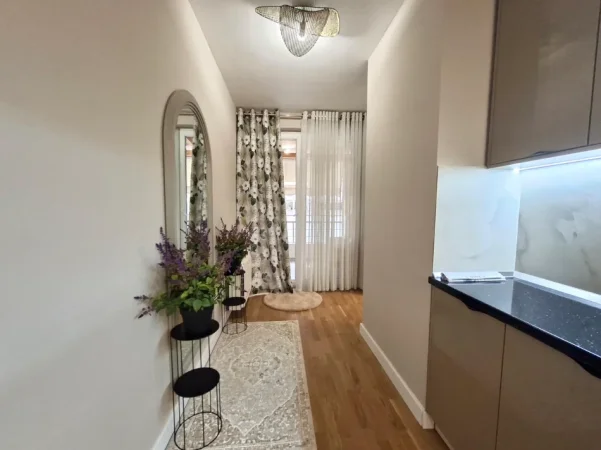 - Jepet Me Qira : Luxury Apt. 1+1+ & 1 Bllk  (📍Liqeni Artificial / Pavarotti  ) ✨️ Hera e parë me qera / 100% e re  🔥🔥  90,000 Lekë / Muaji 💶💶