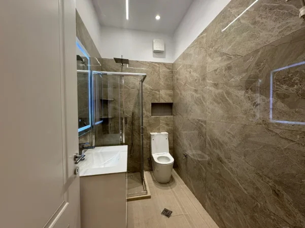 Tirane, shes apartament 2+1+Ballkon Kati 2, 76 m² 125.000 € (Loni Ligori)