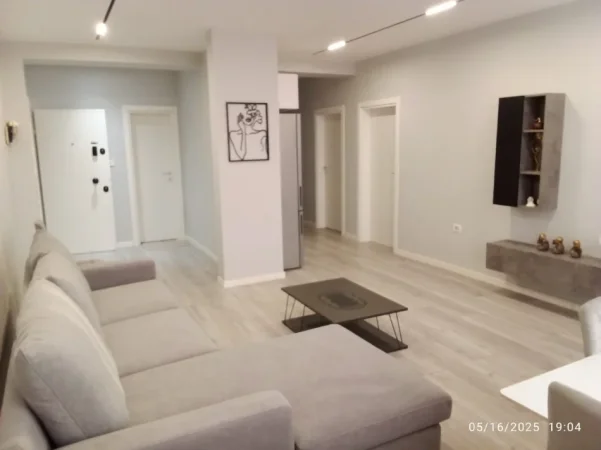 Tirane, jepet me qera apartament 2+1 Kati 5, 850 € 