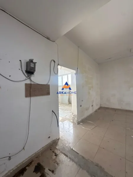 Tirane, jepet me qera magazine Kati 0, 300 m² 1.250 € 