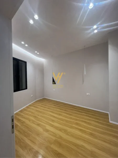 Tirane, jepet me qera zyre Kati 1, 48 m² 520 € (BULEVARDI GJERGJ FISHTA)