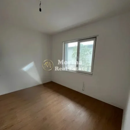 Tirane, jepet me qera apartament 1+1 Kati 1, 57 m² 380 € (Univers City)