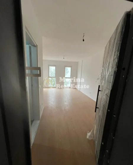 Tirane, jepet me qera apartament 1+1 Kati 1, 57 m² 380 € (Univers City)