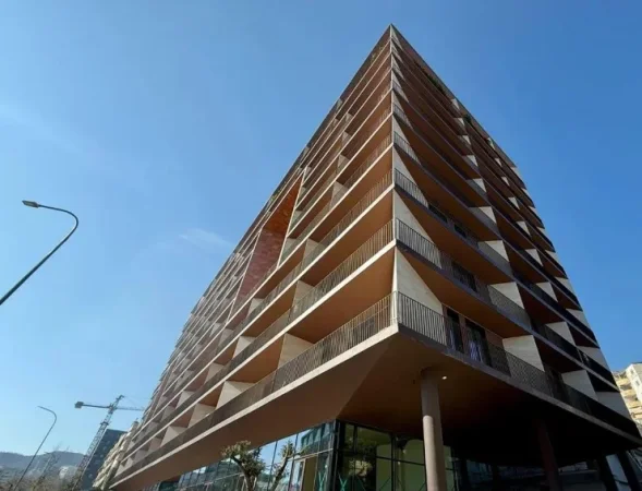 Tirane, jepet me qera apartament 2+1 , 156 m² 