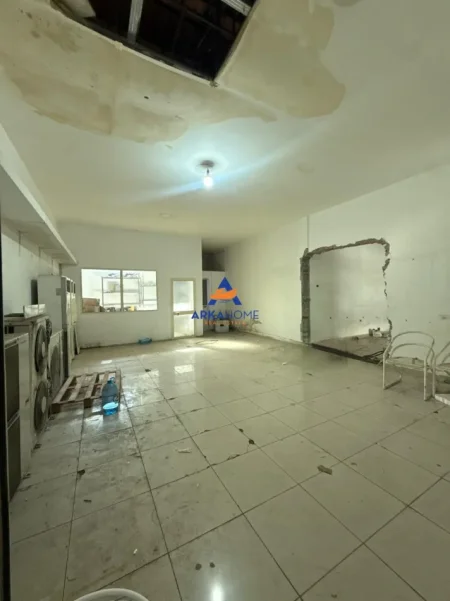 Tirane, jepet me qera magazine Kati 0, 800 m² 3.850 € 