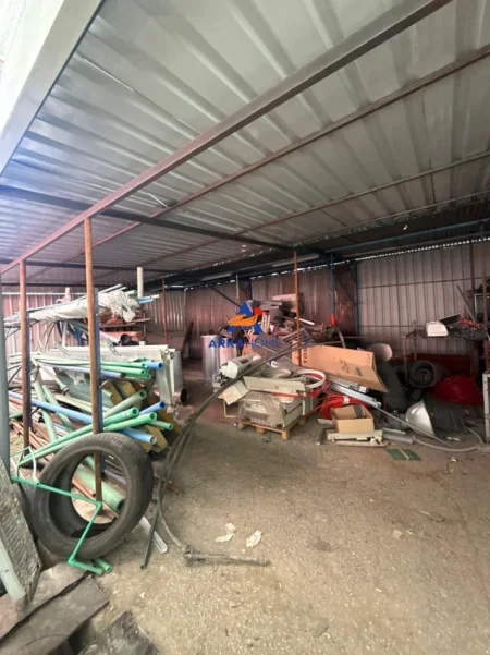 Tirane, jepet me qera magazine Kati 0, 800 m² 3.850 € 